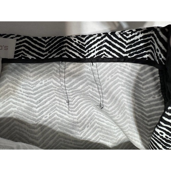 Chico's Women's So Slimming Side Zip Black And White Size 0 Crop Super Comfy - Picture 13 of 14